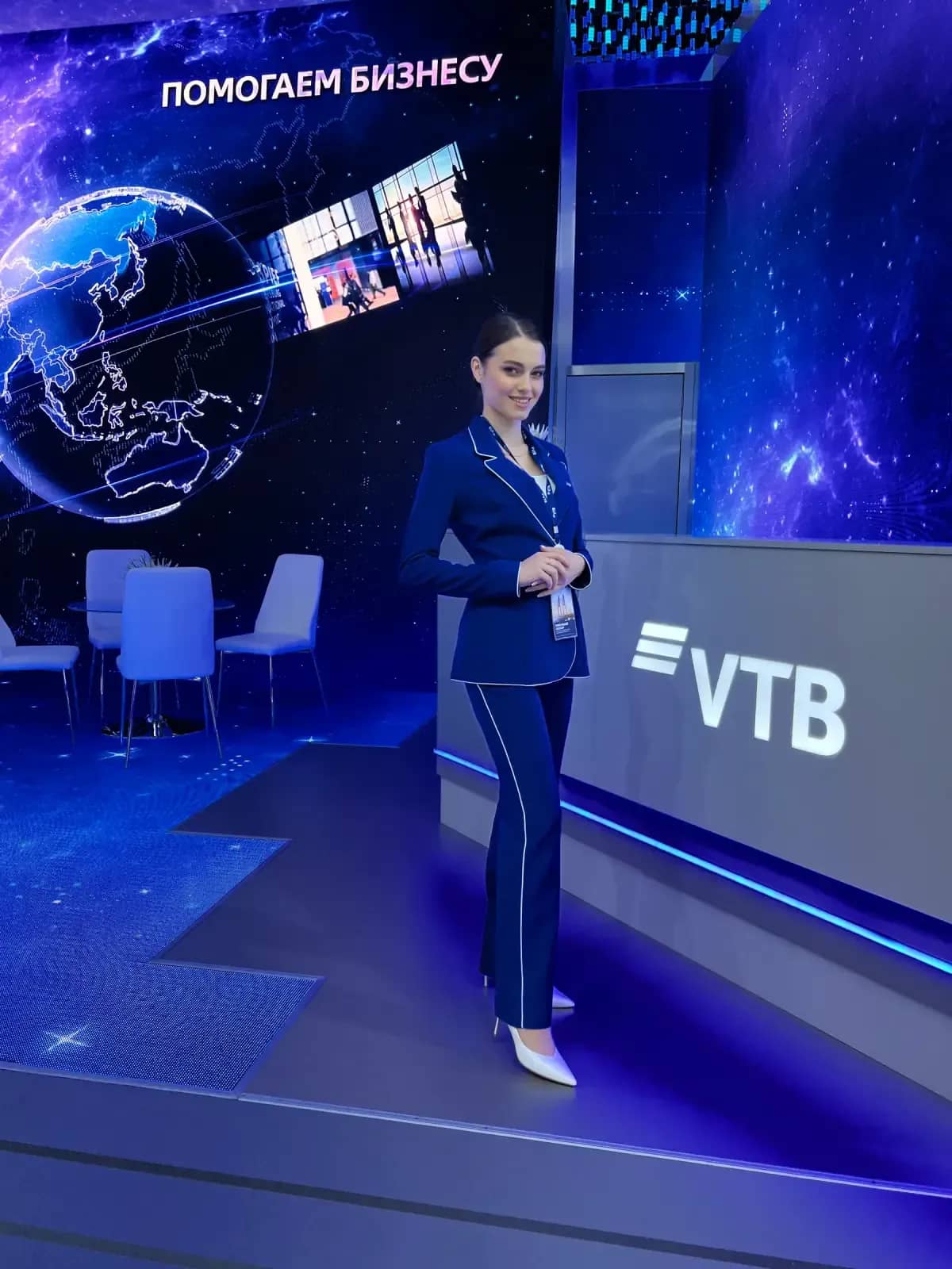 Хостес 11