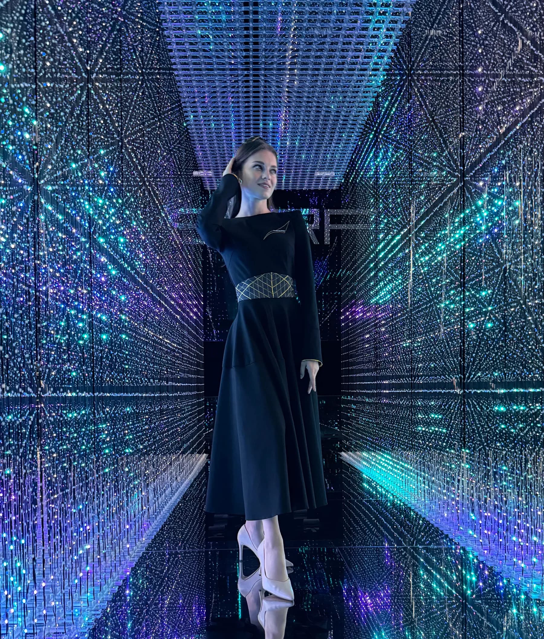 Хостес 10